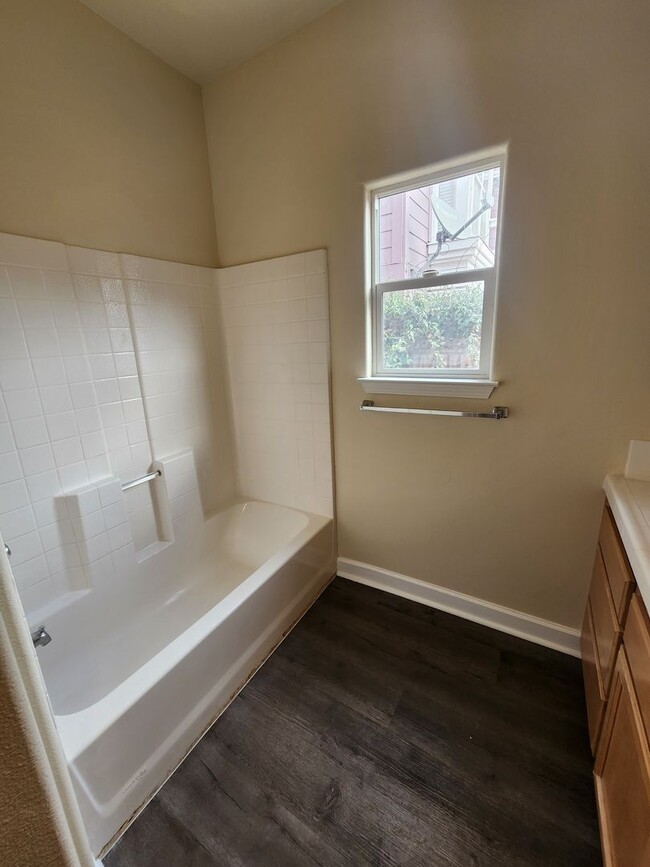 Building Photo - 521 Adina Way