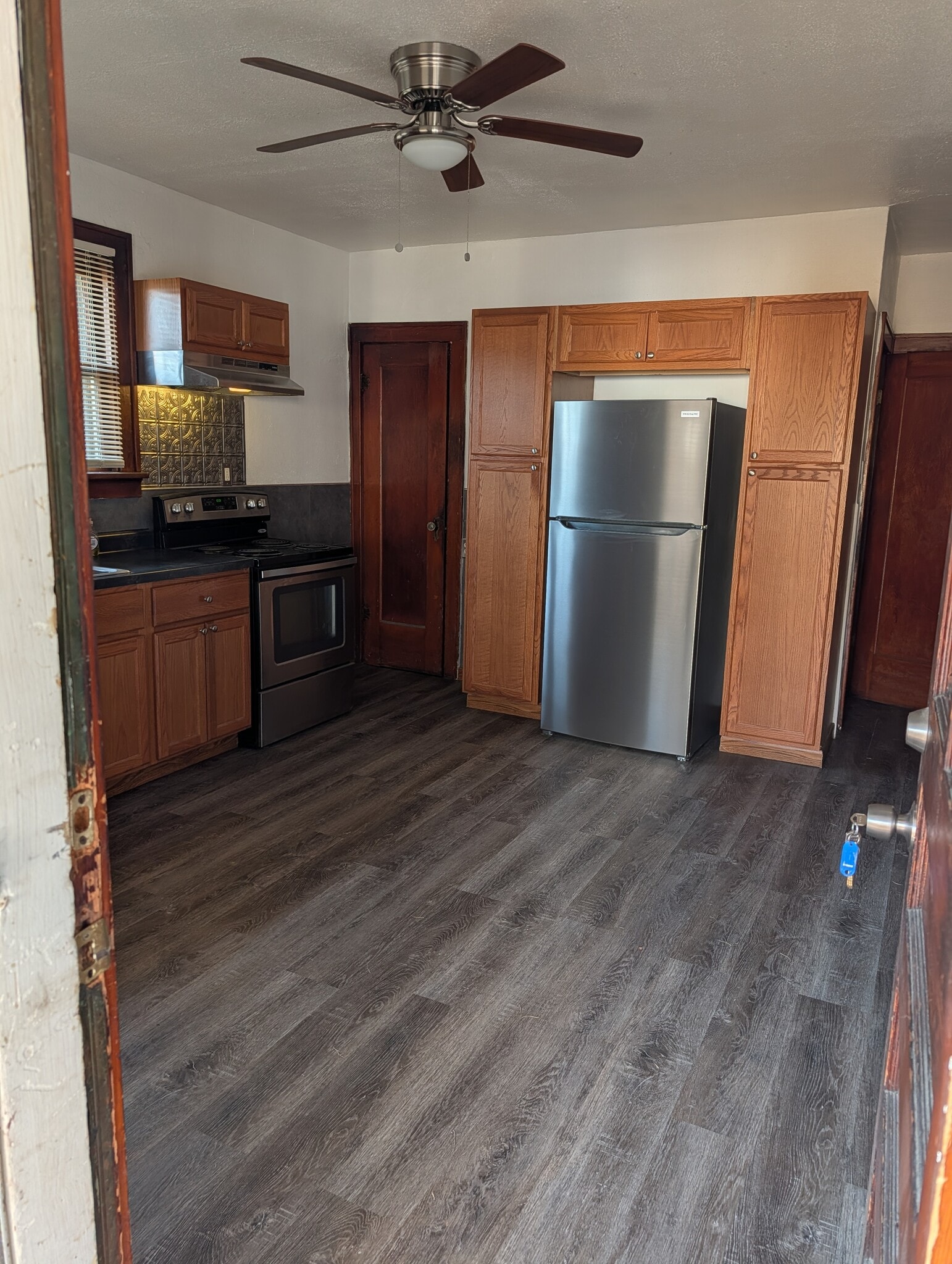 kitchen - 6311 Garesche Ave