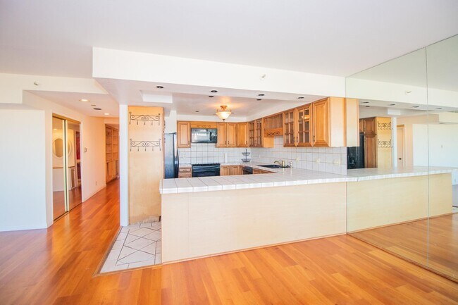 Building Photo - 101 Lombard St