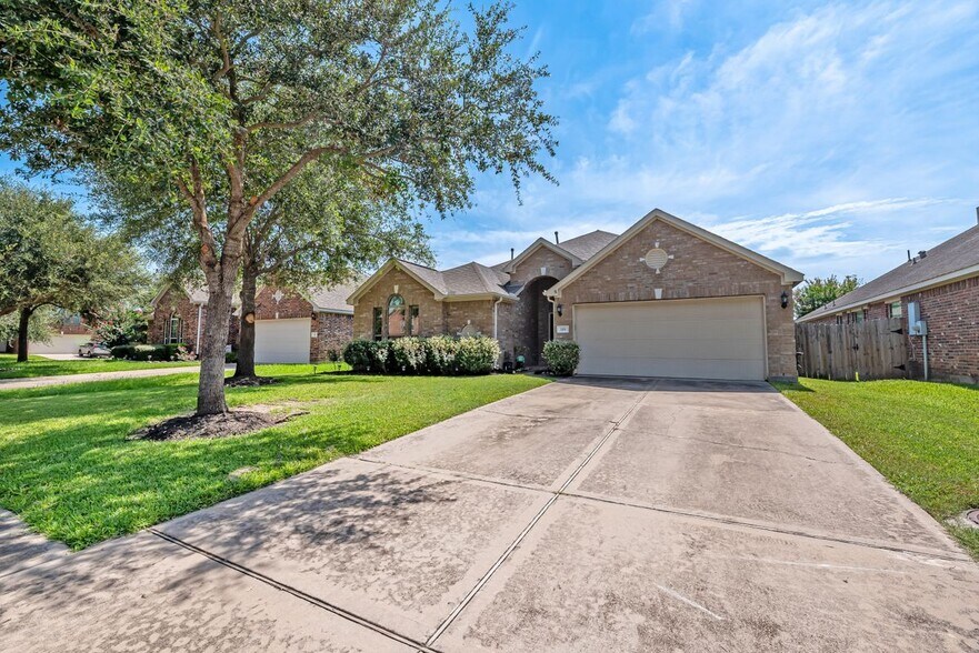 Building Photo - 119 Emerald Loch Ln