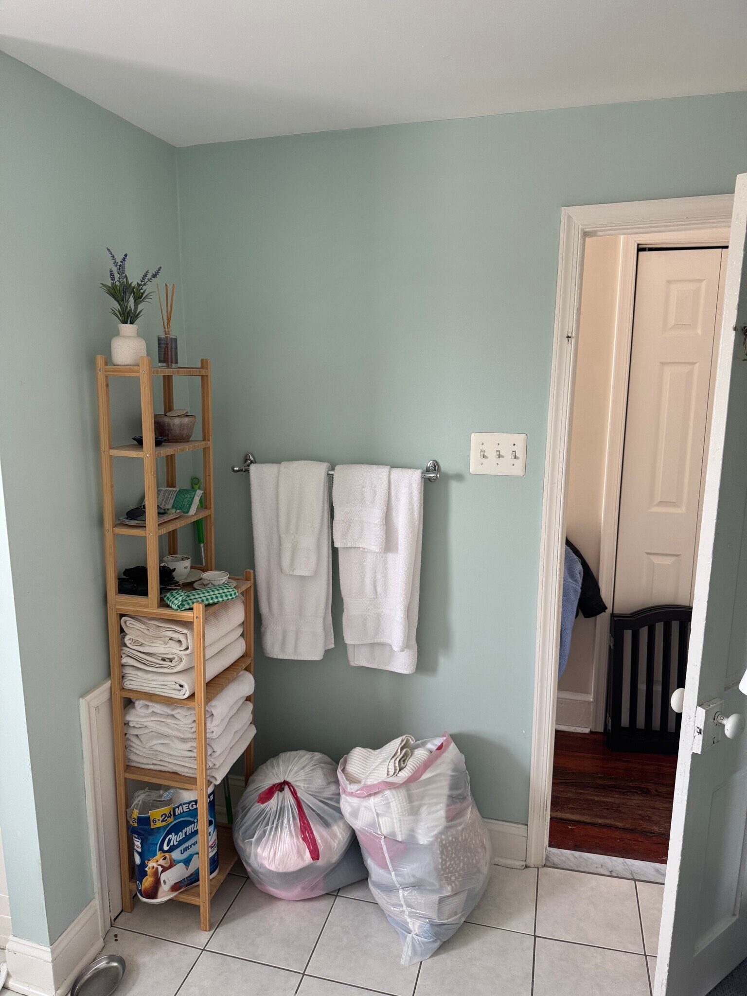 3rd floor full bath - 1518 S 13th St