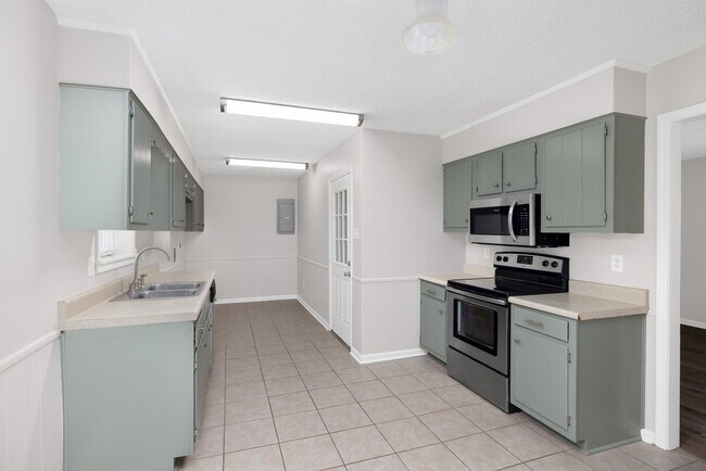 Building Photo - 175 Lavern St