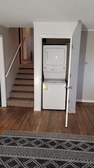 Laundry - 129 Reservoir Ridge Dr