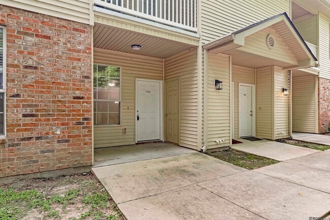 Building Photo - 900 Dean Lee Dr