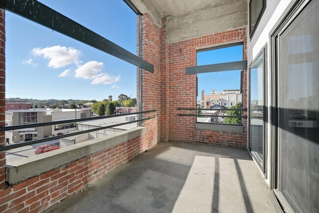 Building Photo - 15 E Park St