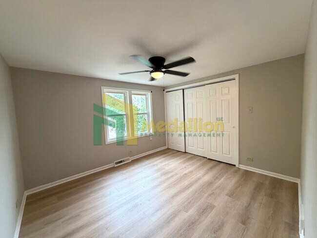 Building Photo - 12917 S Emerald Ave