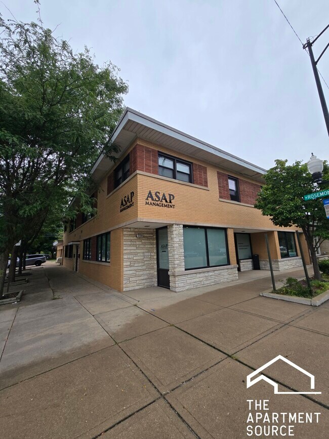 Building Photo - 6304 N Cicero Ave