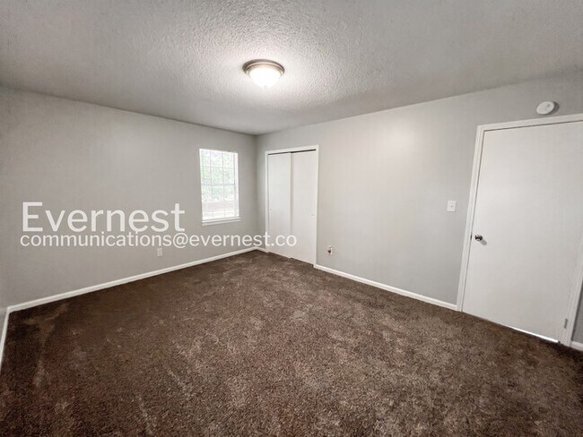 Building Photo - 3-Bed/2-Bath Home/ Pet Friendly/Voucher Accepted/ Available Soon!