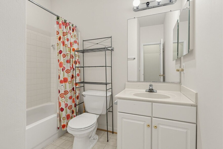 Building Photo - 2420 Dew Meadow Ct