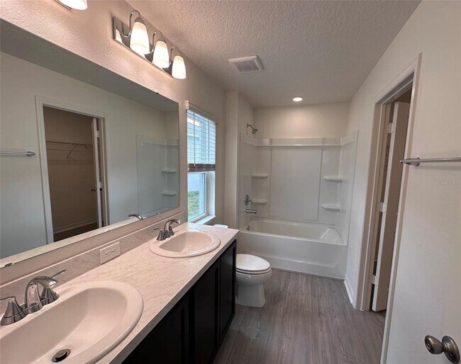 Building Photo - 9081 Oscraft Dr