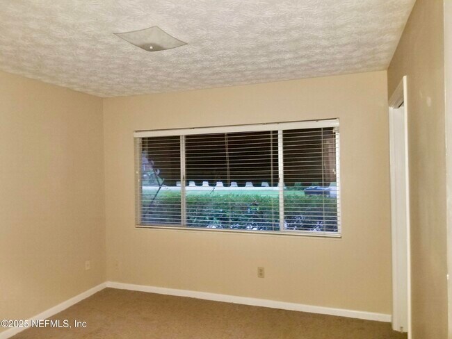 Building Photo - 2758 Oakdale Dr W