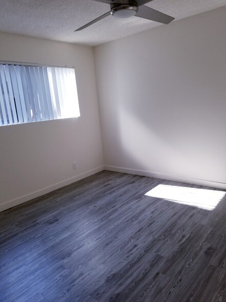 Building Photo - 526 S Ardmore Ave