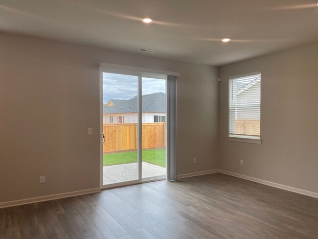 Building Photo - 4 Bed 2.5 Bath Home! Located near the Ridgefield Outdoor Recreation Center, equestrian facilities...