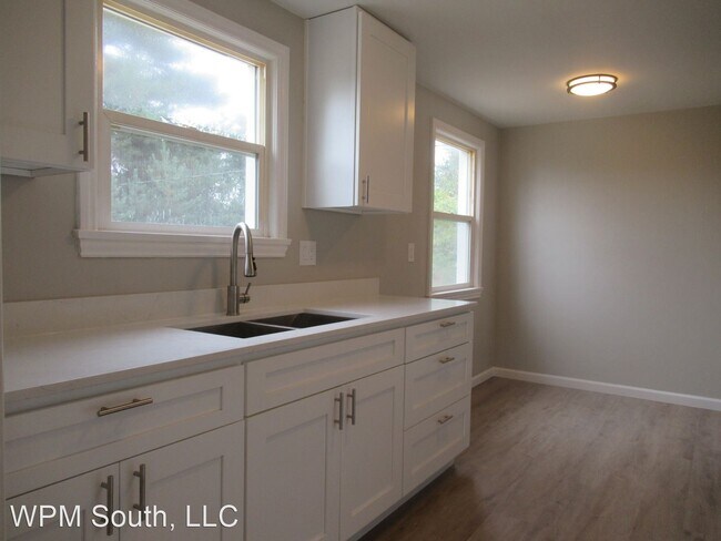 Building Photo - 2 br, 1 bath House - 435 Windsor Way NE