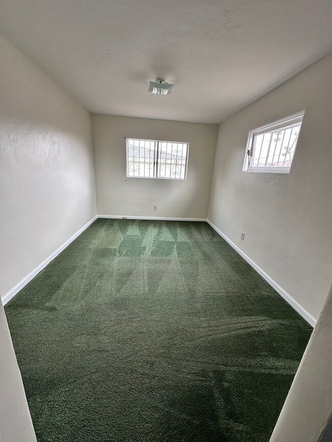 Building Photo - 3BR/2BA Single-Family House