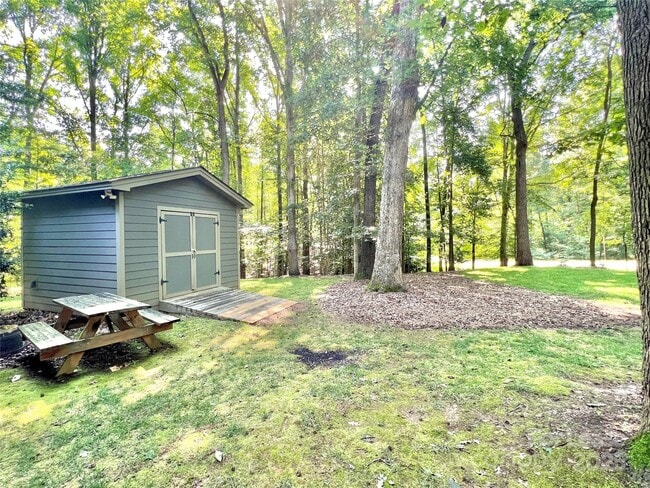 Building Photo - 911 Reverdy Ln