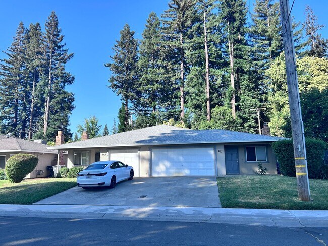 Building Photo - 955-957 Woodshire Way
