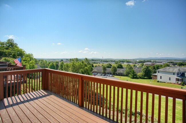 Building Photo - 9 Lenox Ct