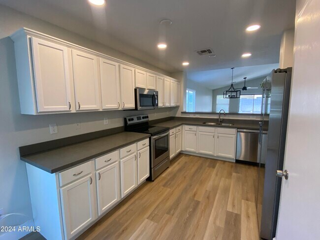 Building Photo - 1755 W Desert Canyon Dr