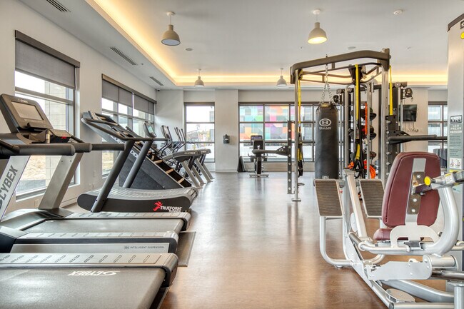 Building Photo - 985 Albion St