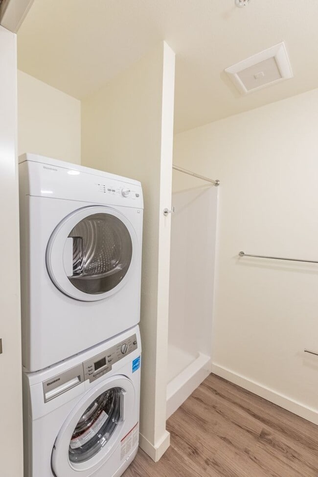 Building Photo - 2919 SE Division St