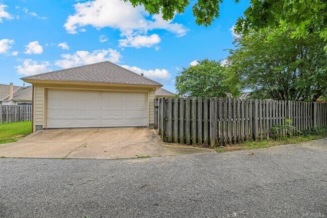 Building Photo - 8990 Stoneridge Pl
