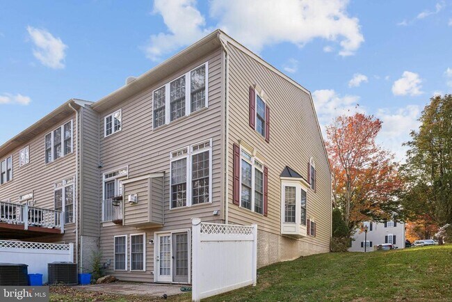 Building Photo - 12423 Falconbridge Dr