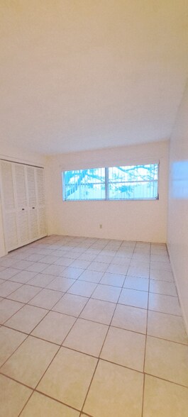 Building Photo - 1845 S Highland Ave