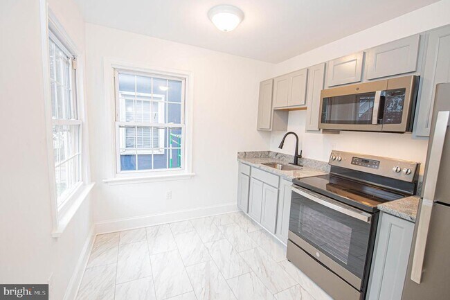 Building Photo - 308 N Division St