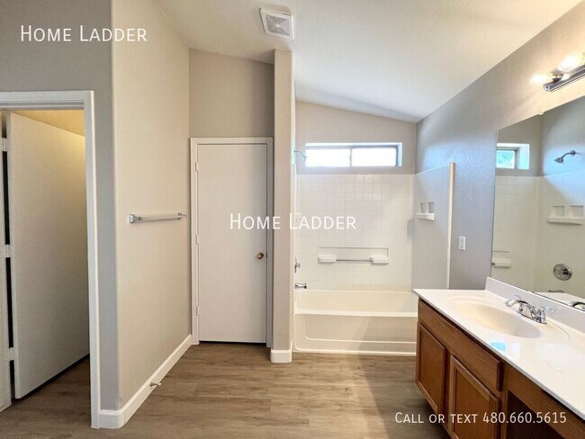 Building Photo - 10317 E Kiva Cir