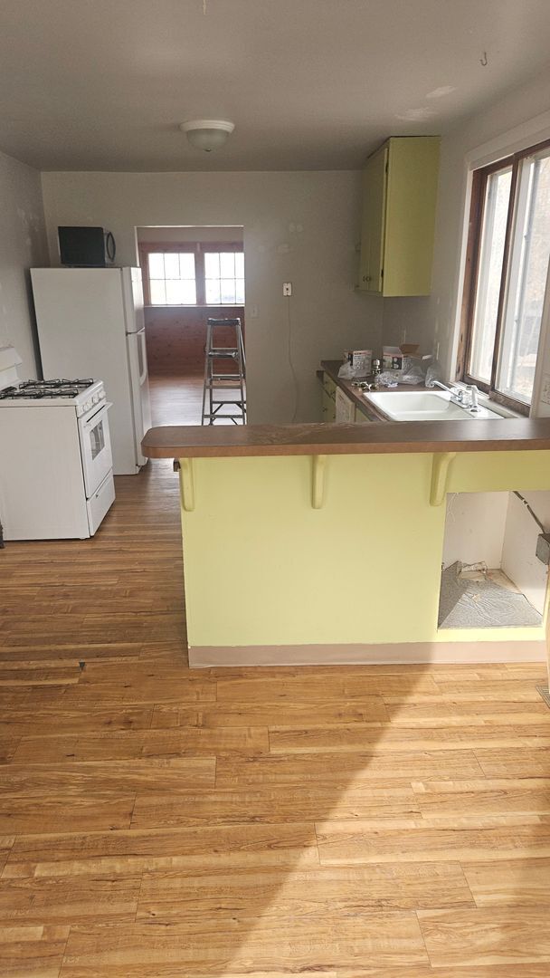 Building Photo - Cozy 2 Bedroom Home with Large Yard