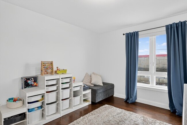 Building Photo - 24 Arsenal St