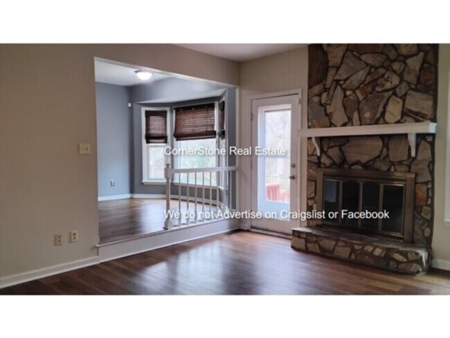 Building Photo - 6301 Lakehaven Dr