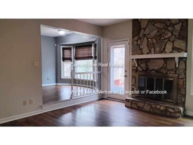 Building Photo - 6301 Lakhaven Dr.