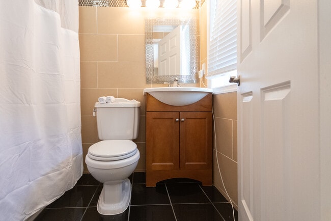 Building Photo - 6502 Parkway Ct