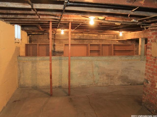 Building Photo - 157 Williams Ave S