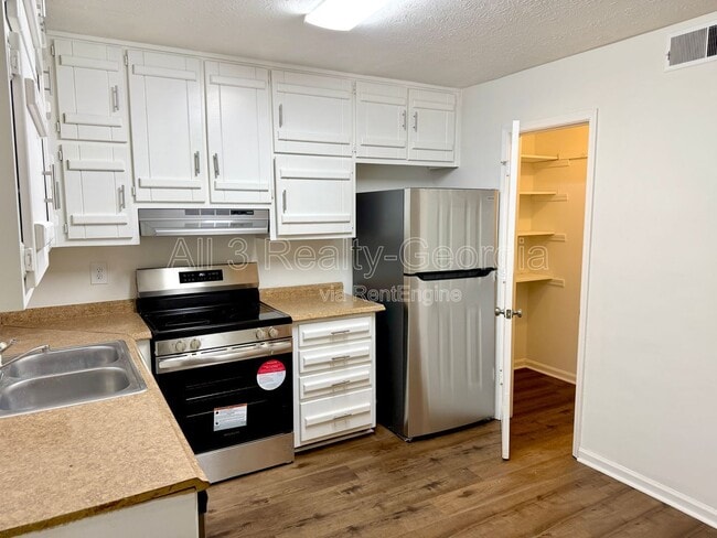 Building Photo - 470 S Jeff Davis Dr