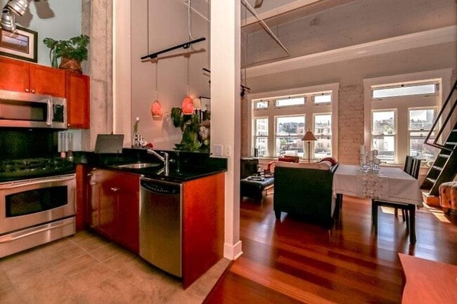 Building Photo - Beautiful Downtown Condo in Tacoma