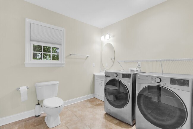 Building Photo - 1609 Lucerne Way