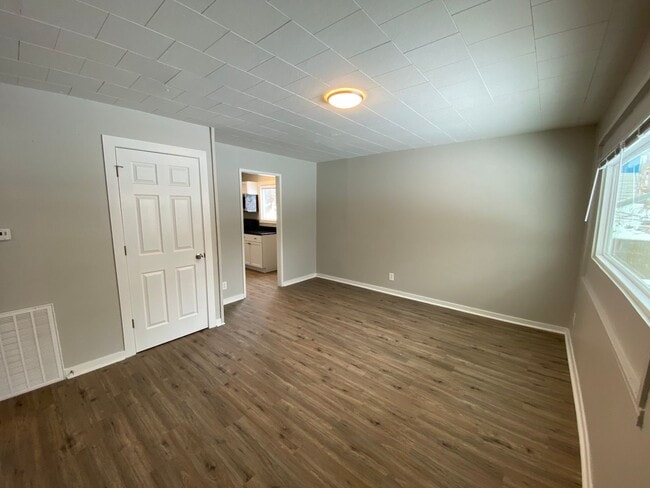 Building Photo - Charming 2 Bed 1 Bath
