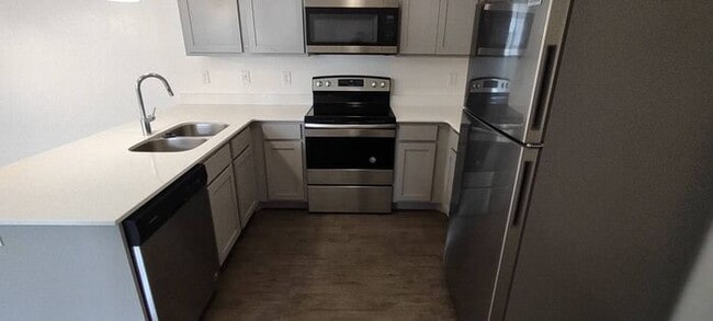 Building Photo - Incredible Vineyard Condo with Garage