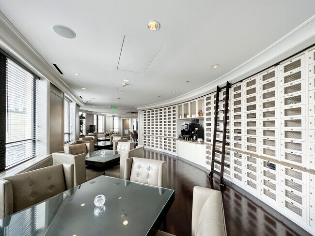 Building Photo - 690 Market St