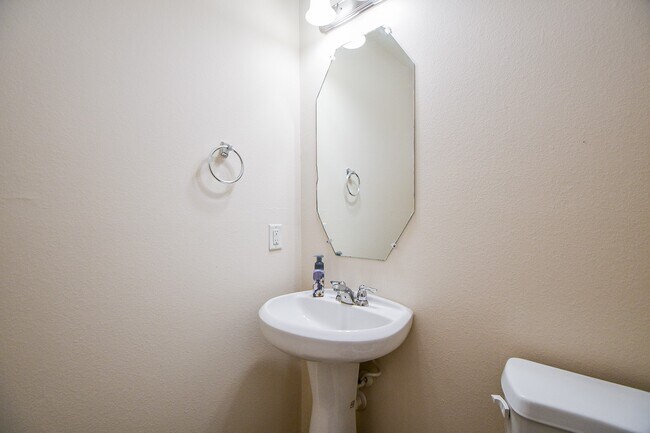 Building Photo - 2818 Windy Thicket Ln