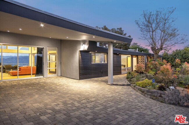 Building Photo - 7275 Mulholland Dr