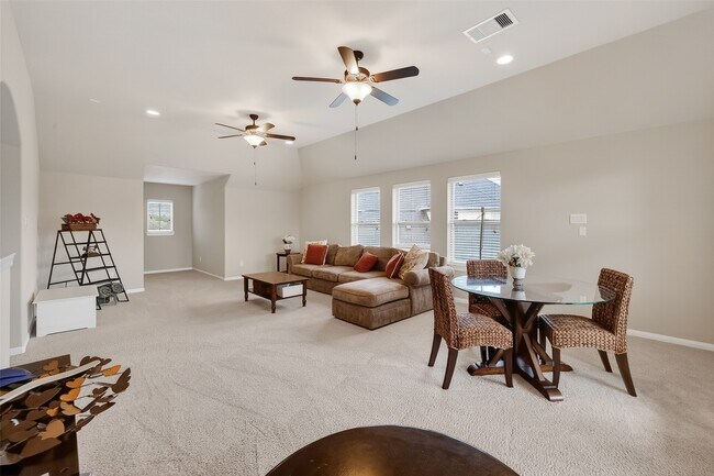 Building Photo - 10 Cayuga Pond Ct