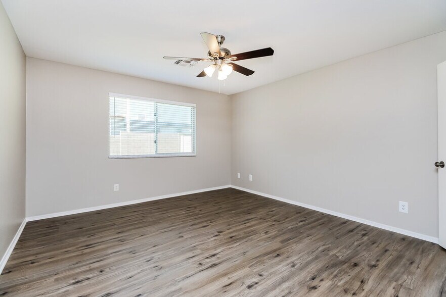 Building Photo - 8748 E Crescent Ave