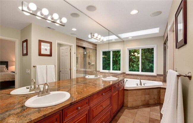 Building Photo - 11404 NE 106th Ln