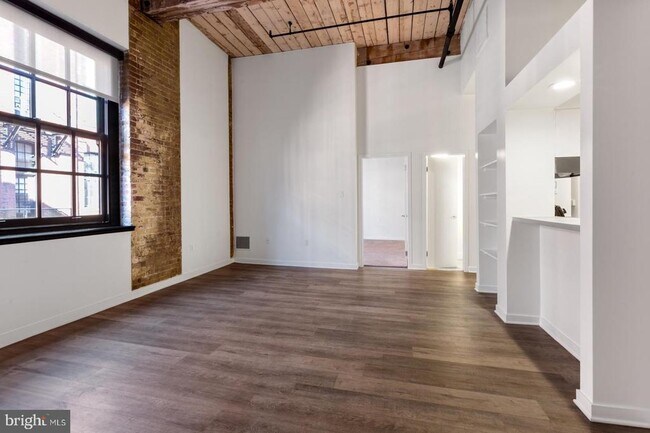 Building Photo - 303 Vine St