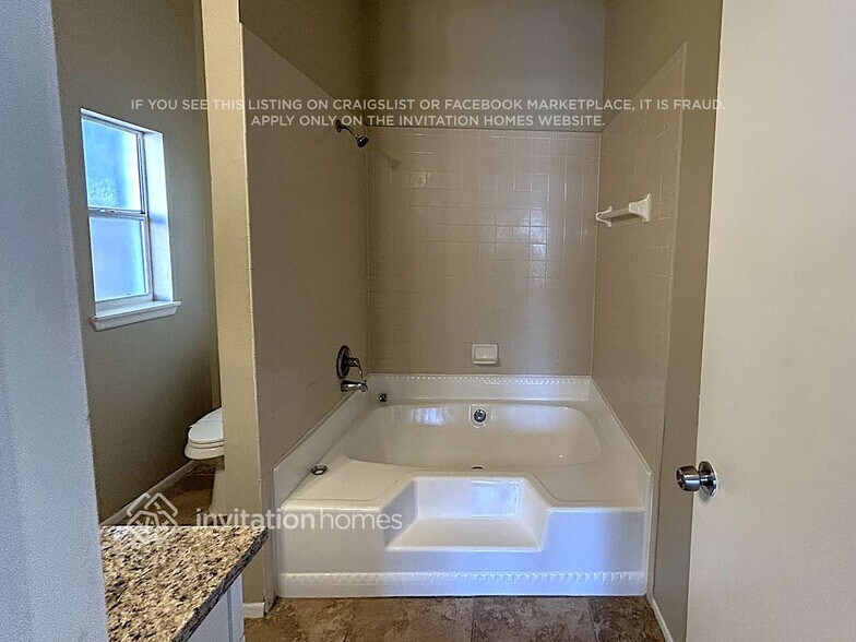 Building Photo - 4704 Bloom Dr