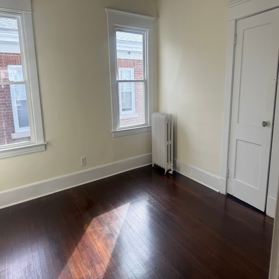 Building Photo - 182-184 Main St